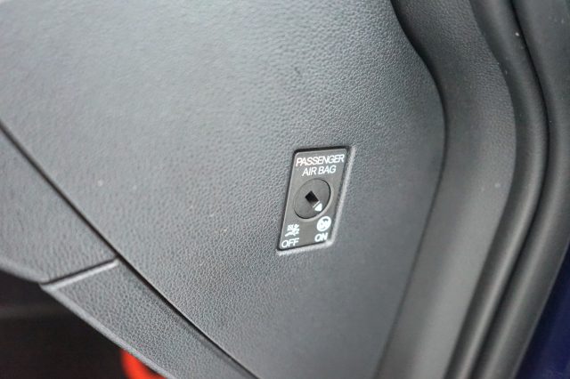 VOLKSWAGEN Golf 64