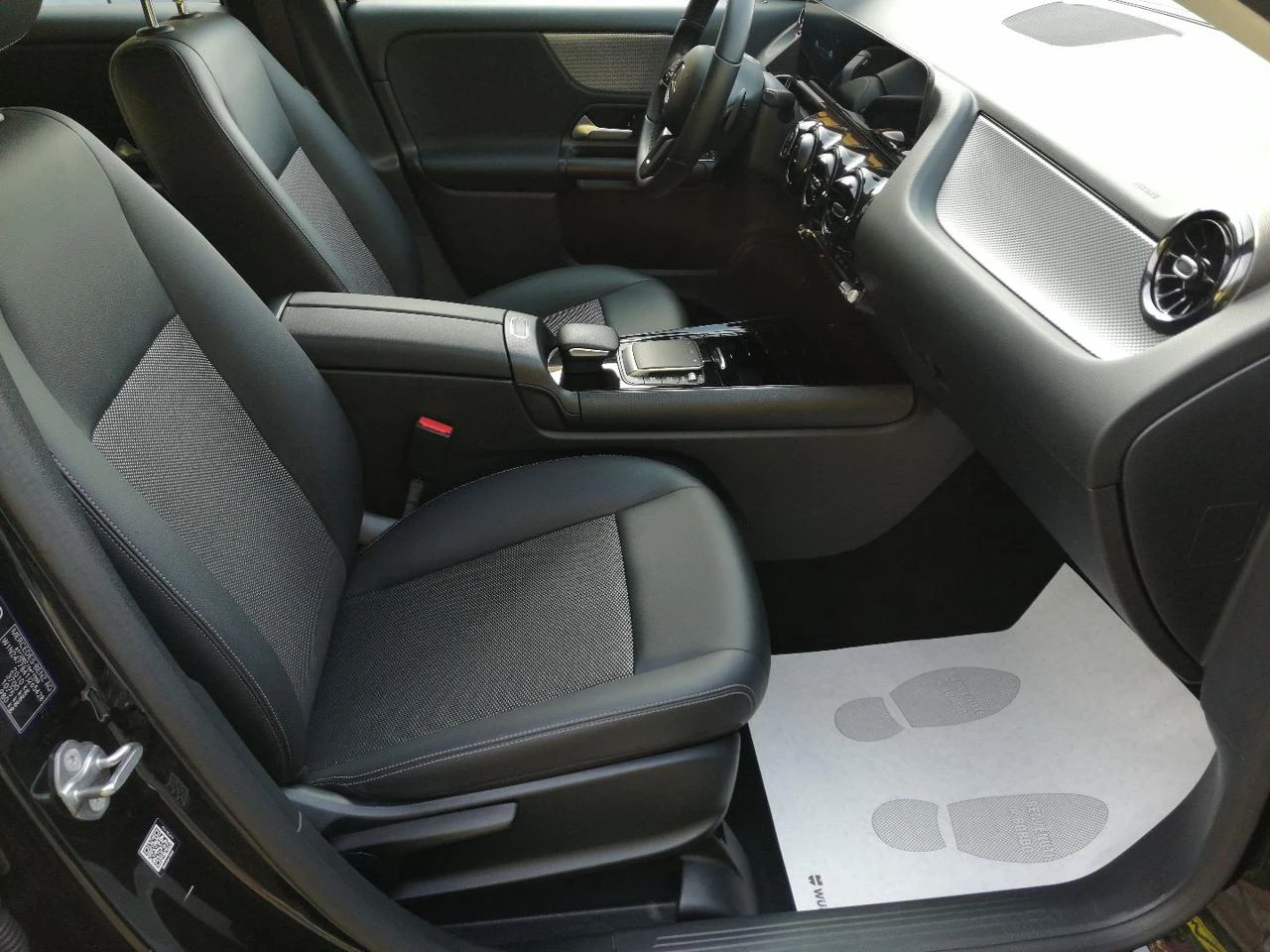 MERCEDES-BENZ GLA 180 Automatic Business Extra - 12