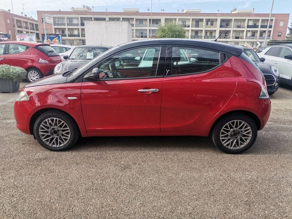 LANCIA Ypsilon 1.2 69 CV 5 porte S&S Black&Red - 2