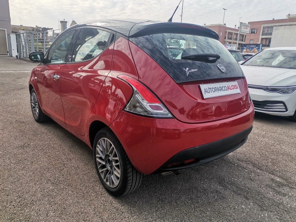 LANCIA Ypsilon 1.2 69 CV 5 porte S&S Black&Red - 3