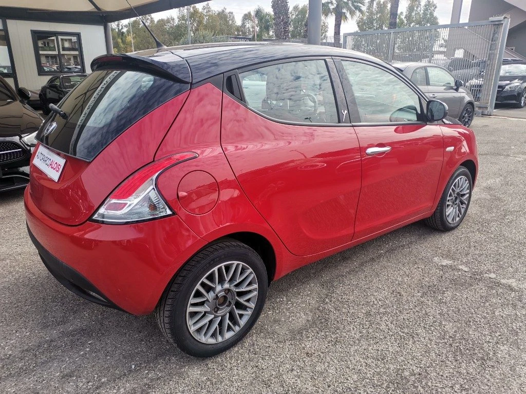 LANCIA Ypsilon 1.2 69 CV 5 porte S&S Black&Red - 5