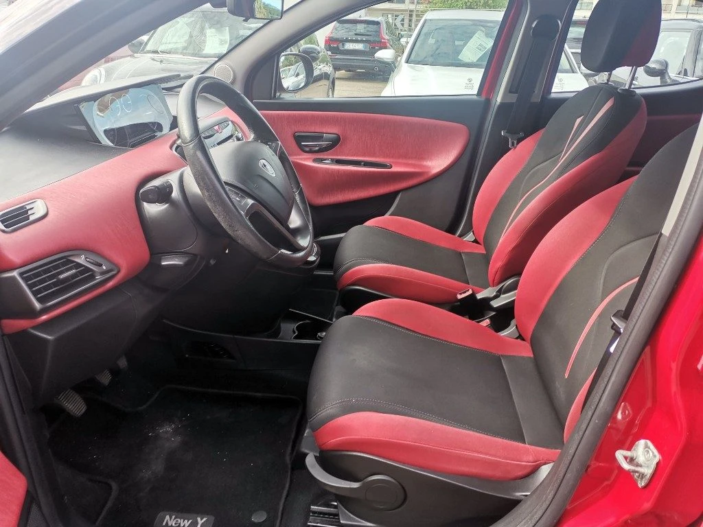 LANCIA Ypsilon 1.2 69 CV 5 porte S&S Black&Red - 9