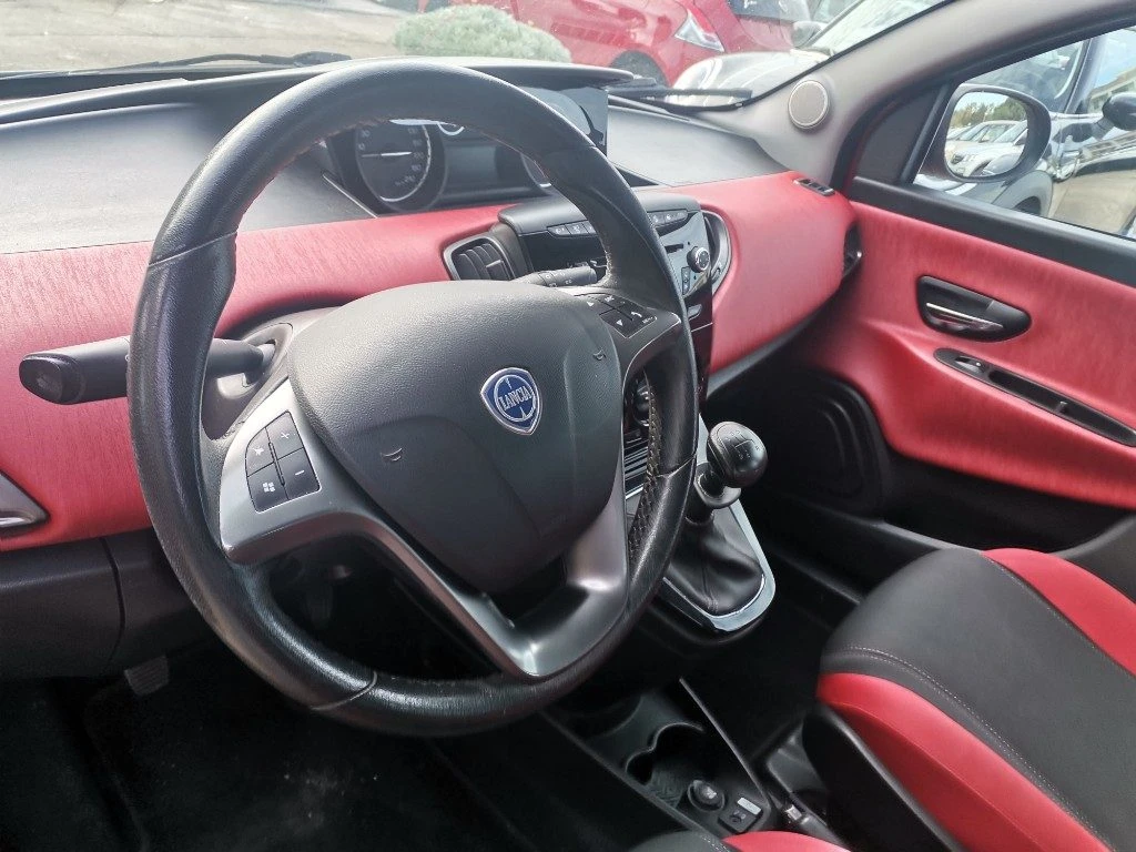 LANCIA Ypsilon 1.2 69 CV 5 porte S&S Black&Red - 11