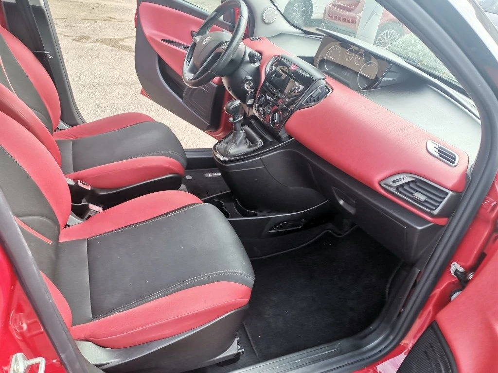 LANCIA Ypsilon 1.2 69 CV 5 porte S&S Black&Red - 14