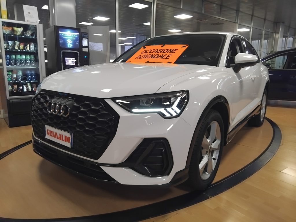 AUDI Q3 SPORTBACK 40 TDI quattro S tr. Bus. Plus 19 B&O - 2