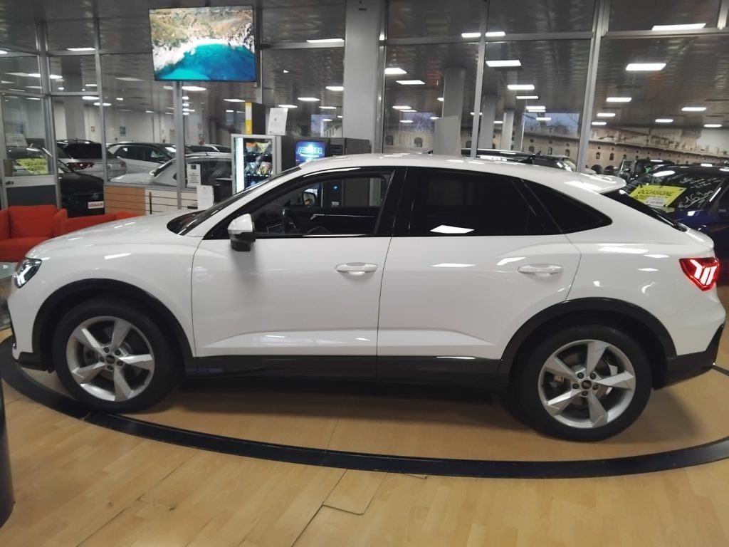 AUDI Q3 SPORTBACK 40 TDI quattro S tr. Bus. Plus 19 B&O - 28