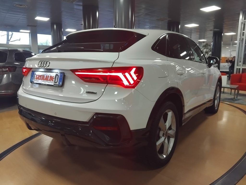 AUDI Q3 SPORTBACK 40 TDI quattro S tr. Bus. Plus 19 B&O - 5