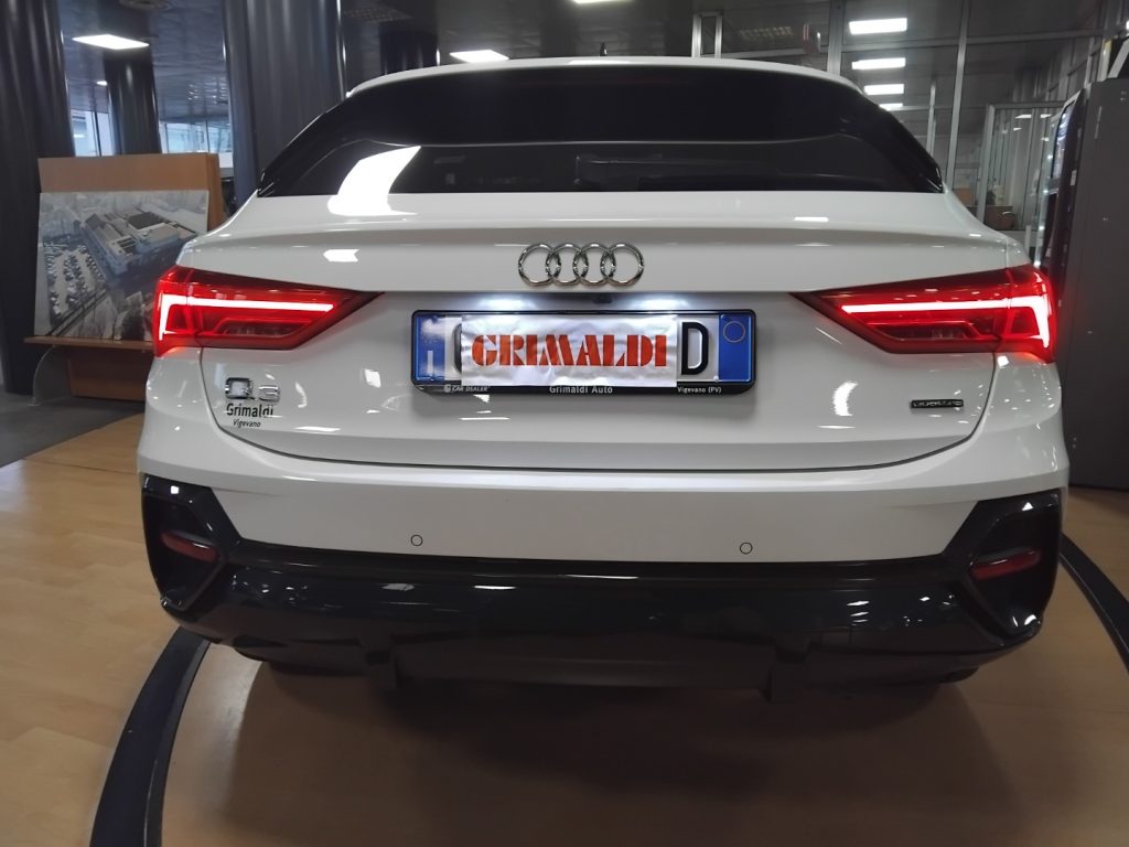 AUDI Q3 SPORTBACK 40 TDI quattro S tr. Bus. Plus 19 B&O - 29