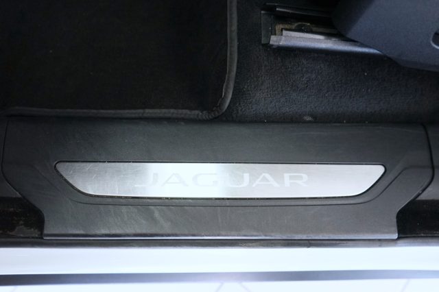 JAGUAR F-Pace 43