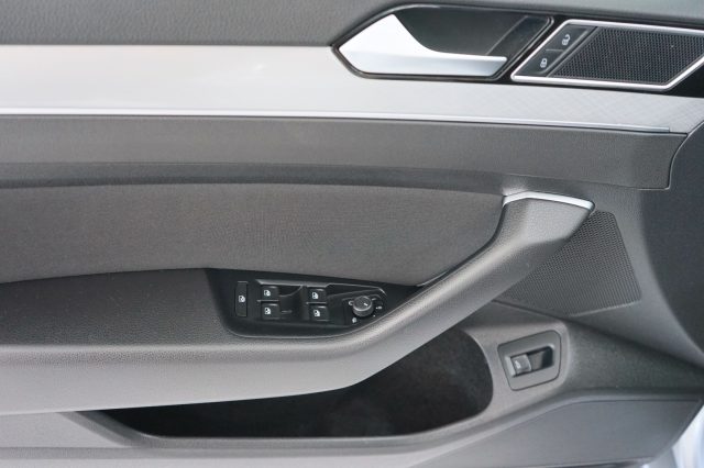 VOLKSWAGEN Passat Variant 36