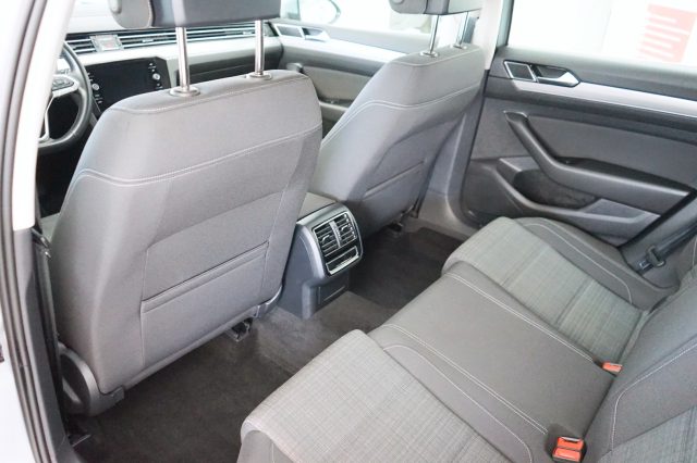 VOLKSWAGEN Passat Variant 37