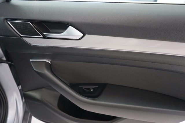 VOLKSWAGEN Passat Variant 45