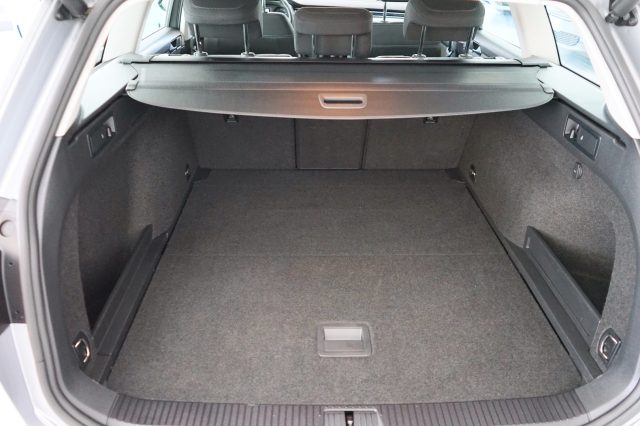 VOLKSWAGEN Passat Variant 46