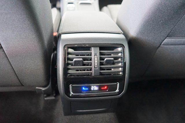 VOLKSWAGEN Passat Variant 49
