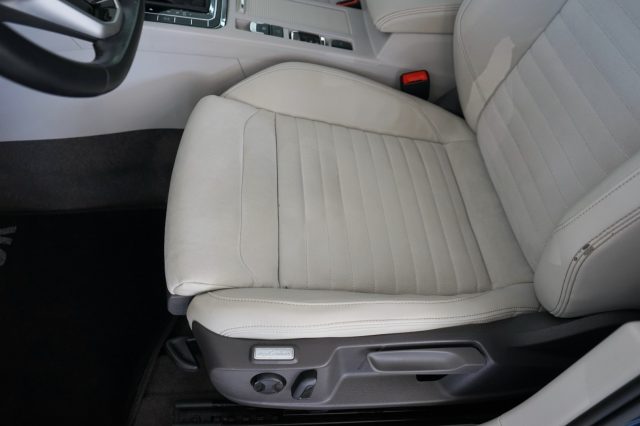 VOLKSWAGEN Passat Variant 34