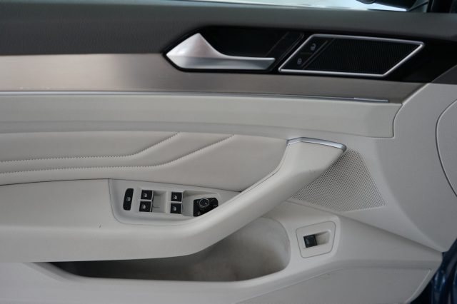 VOLKSWAGEN Passat Variant 35