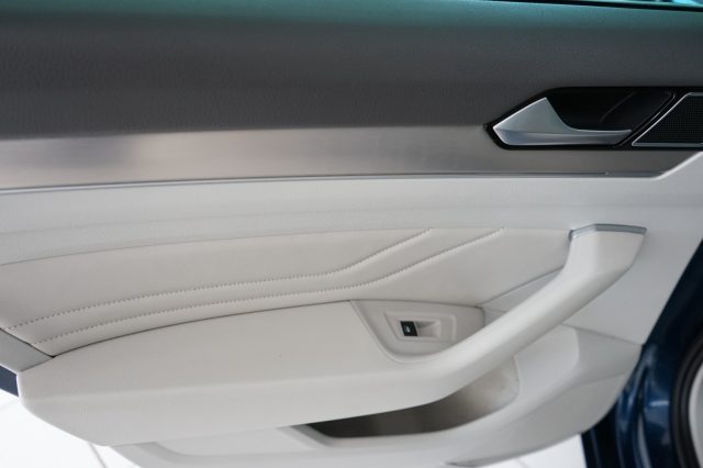 VOLKSWAGEN Passat Variant 36