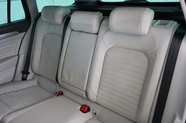 VOLKSWAGEN Passat Variant 37
