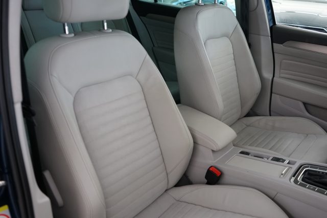 VOLKSWAGEN Passat Variant 41