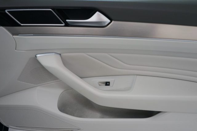 VOLKSWAGEN Passat Variant 42
