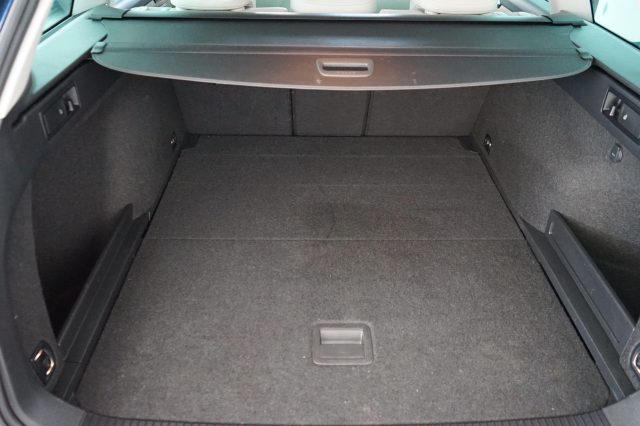 VOLKSWAGEN Passat Variant 45
