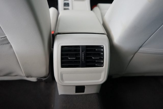VOLKSWAGEN Passat Variant 48