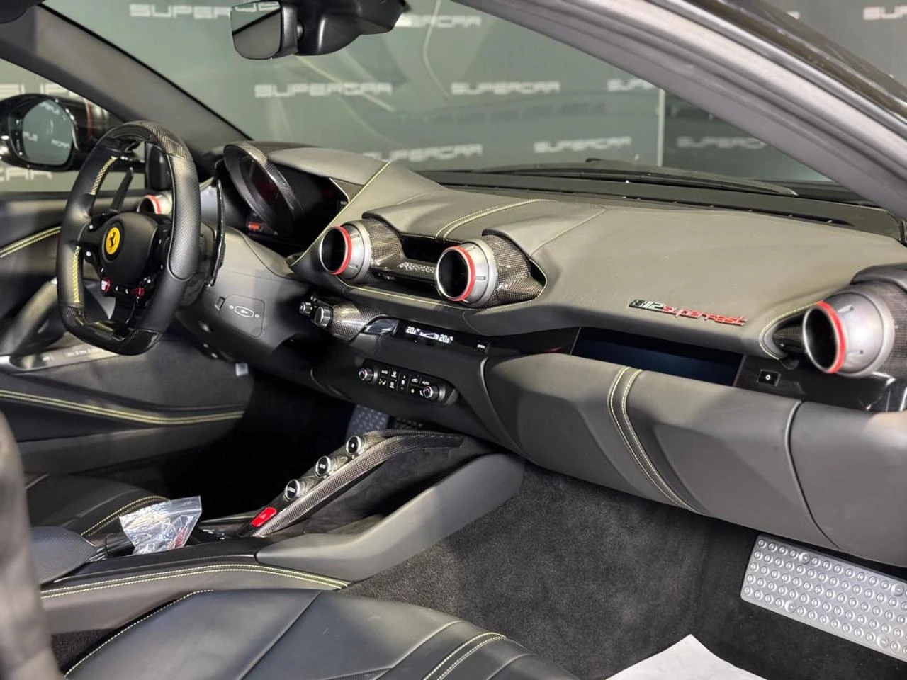 FERRARI 812 Superfast - 10
