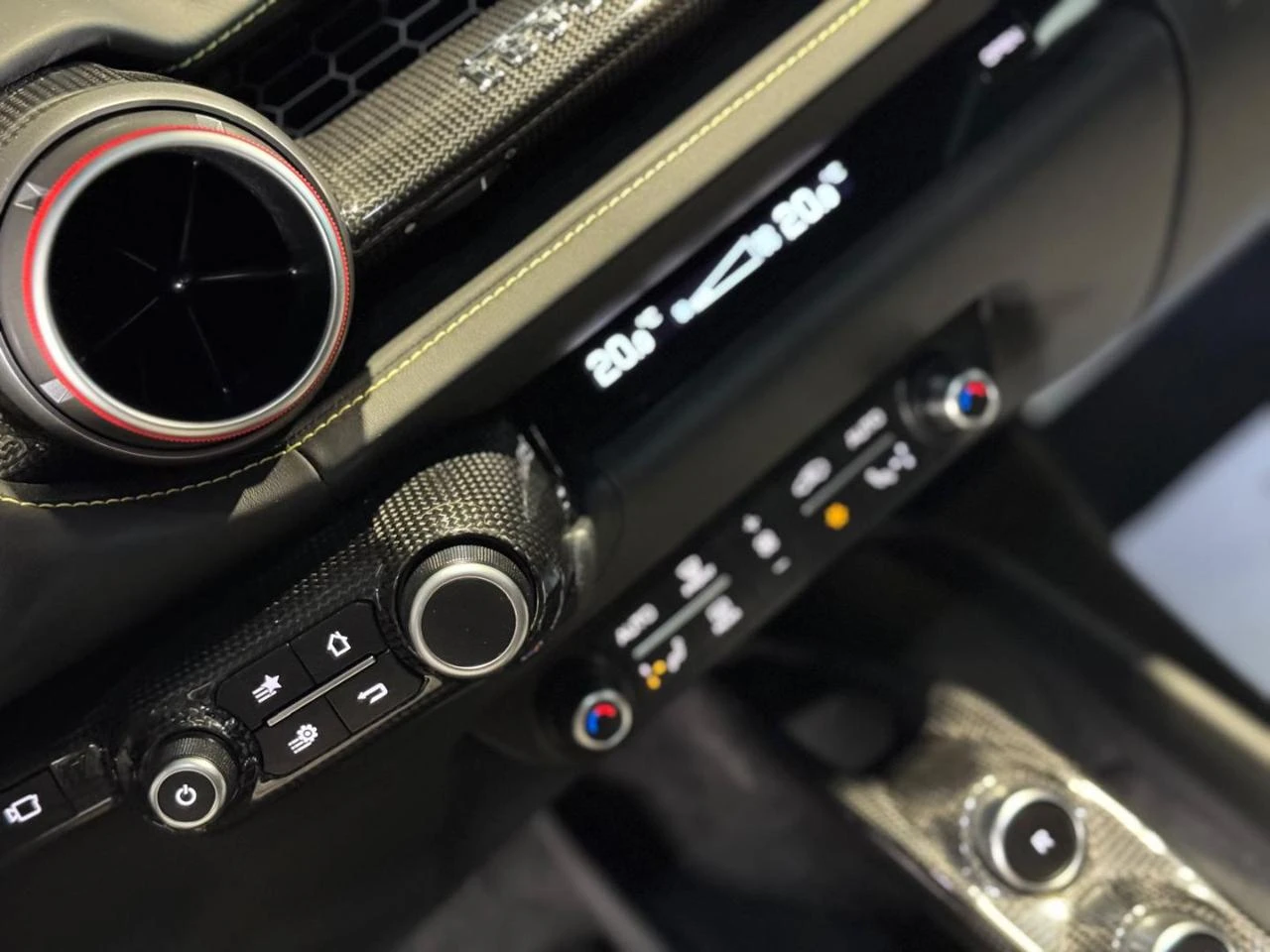 FERRARI 812 Superfast - 15