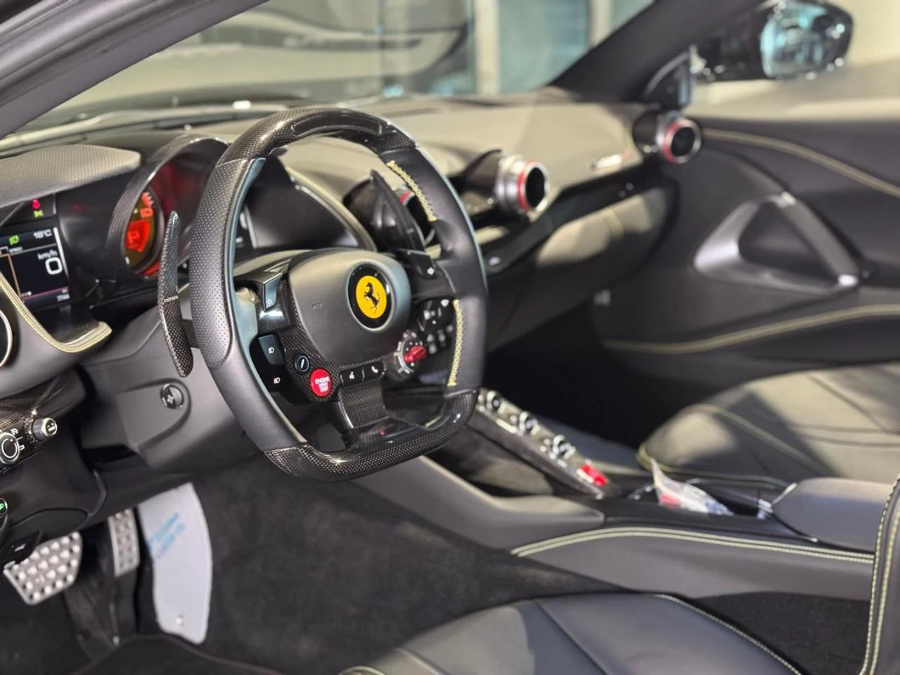 FERRARI 812 Superfast - 13