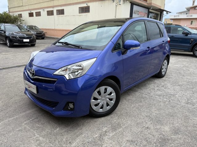 TOYOTA Verso-S Blu metallizzato