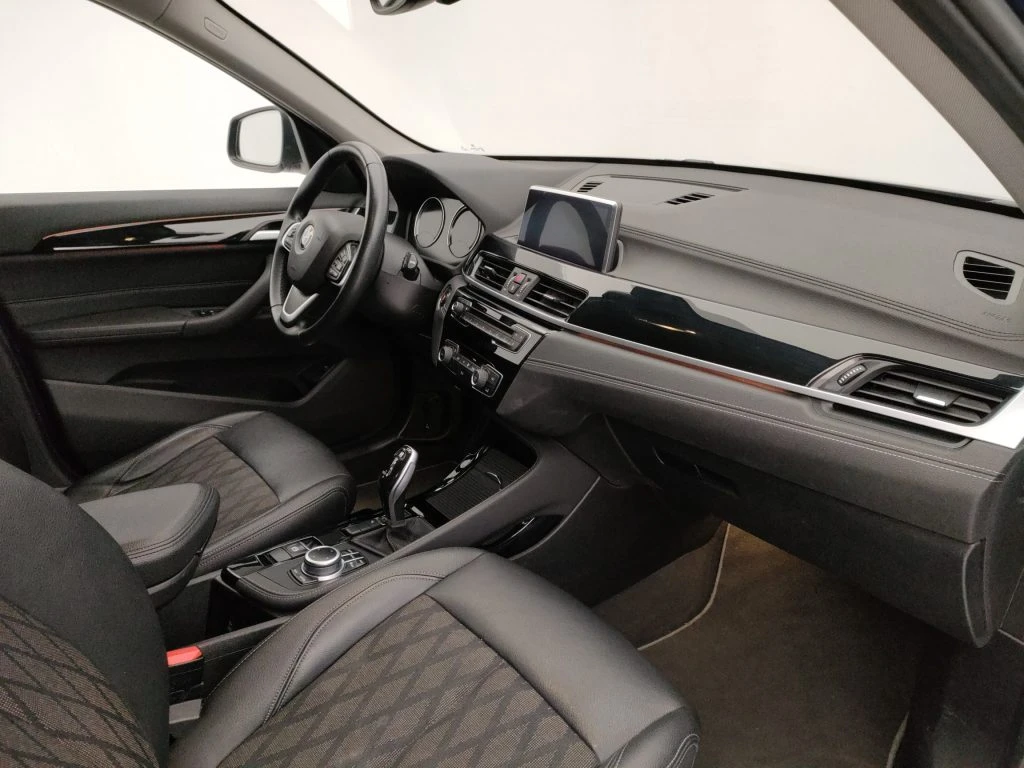 BMW X1 sdrive16d xLine auto - Grid Foto 24