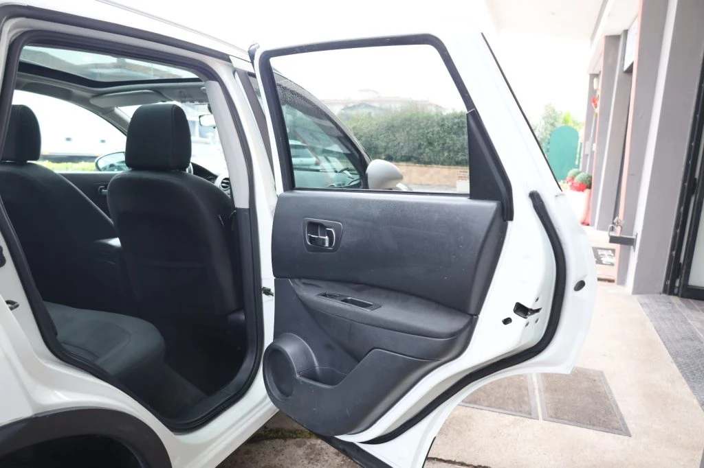 NISSAN Qashqai 2.0 dCi DPF n-tec 4x4 Automatica Navi Camera TETTO - 98