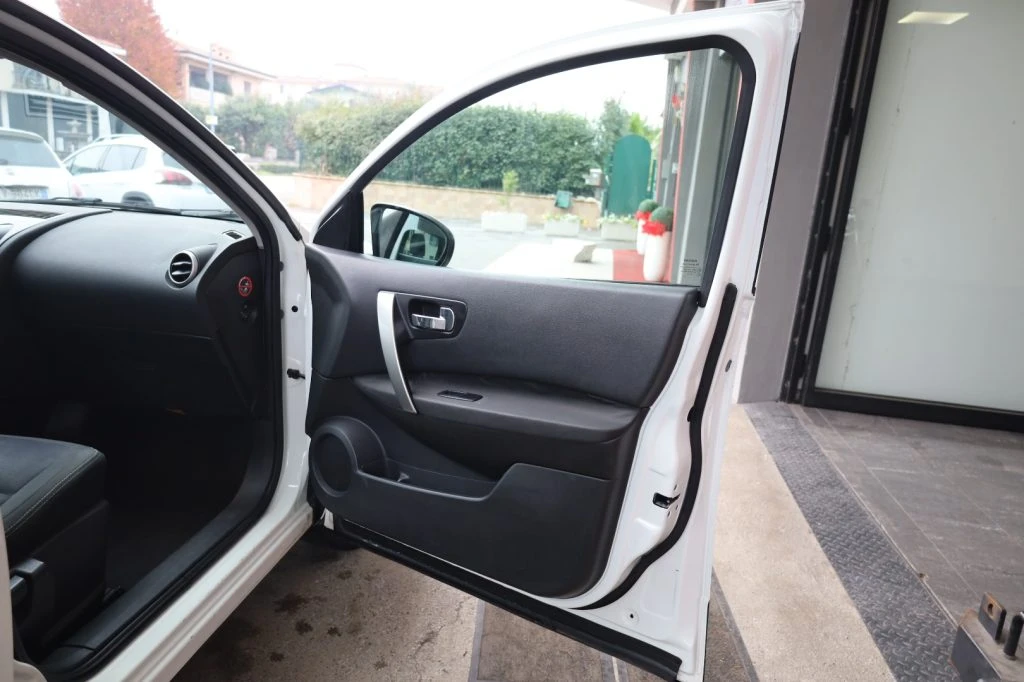NISSAN Qashqai 2.0 dCi DPF n-tec 4x4 Automatica Navi Camera TETTO - 107