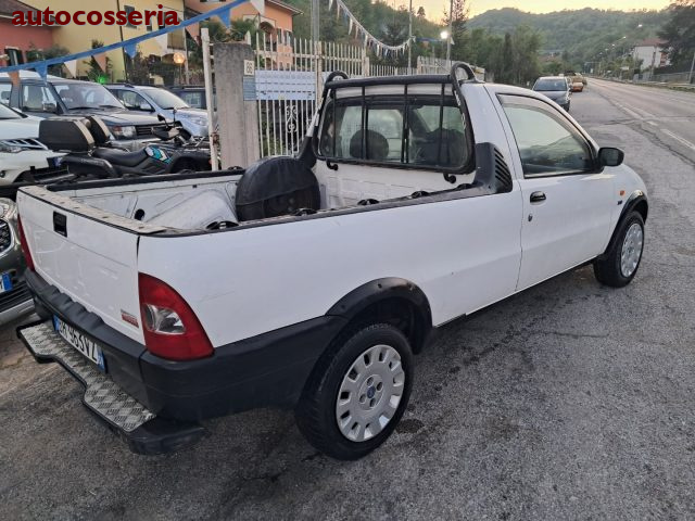 FIAT Strada Bianco pastello