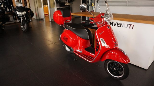 PIAGGIO Vespa GTS 300 Super Rosso pastello