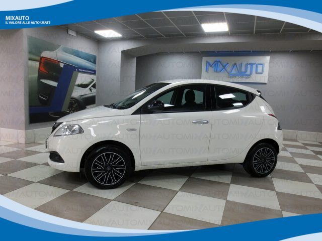 LANCIA Ypsilon Bianco pastello