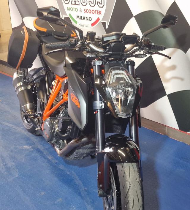 KTM 1290 Super Duke R Nero metallizzato
