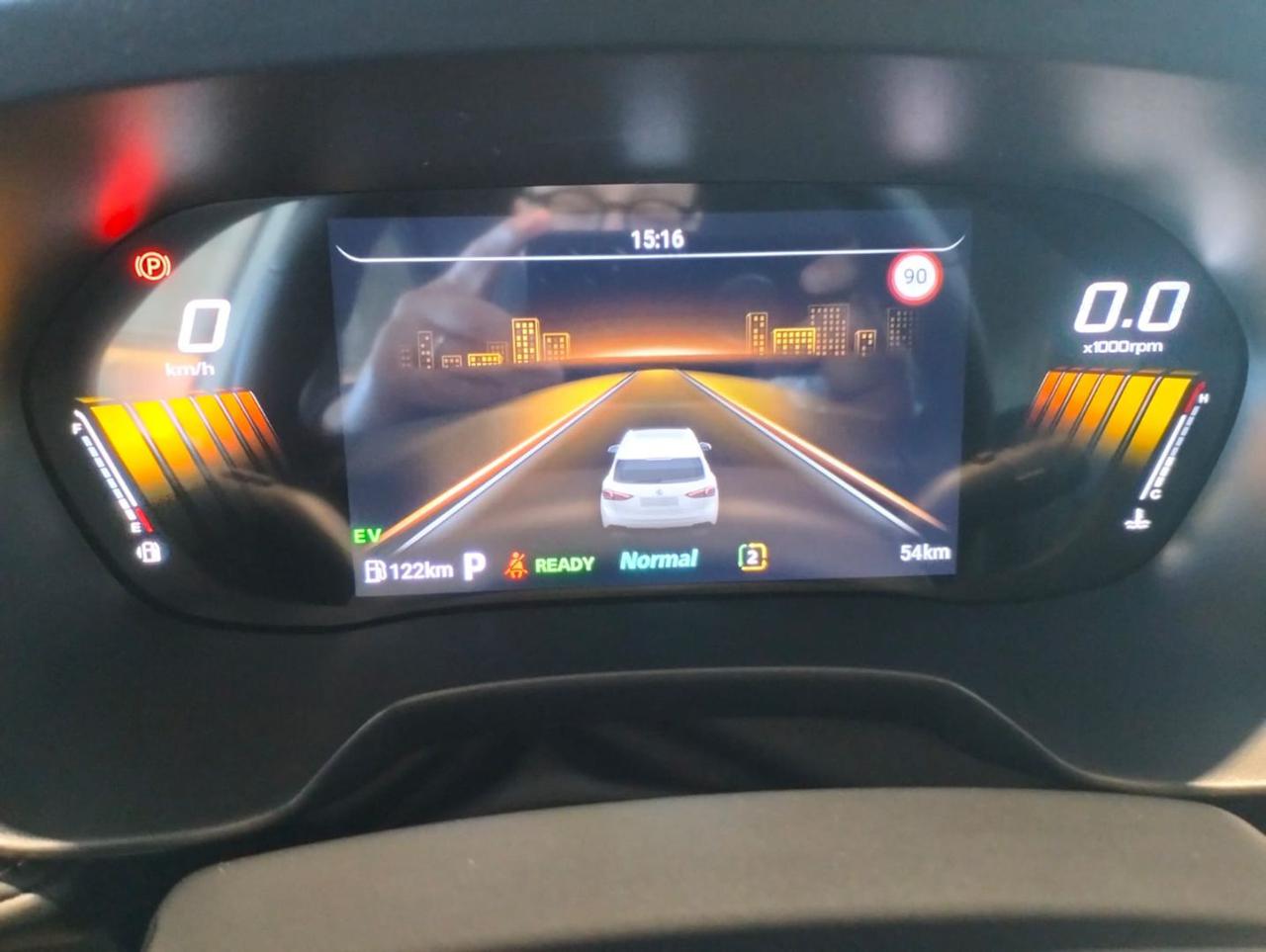 MG ZS Hybrid+ Luxury - 14