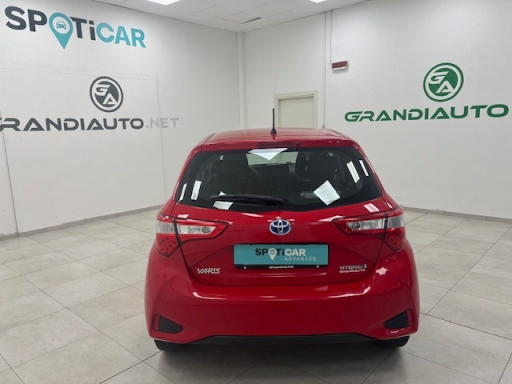 TOYOTA Yaris III 2017 -  5p 1.5h Lounge Red/Bronze - 5