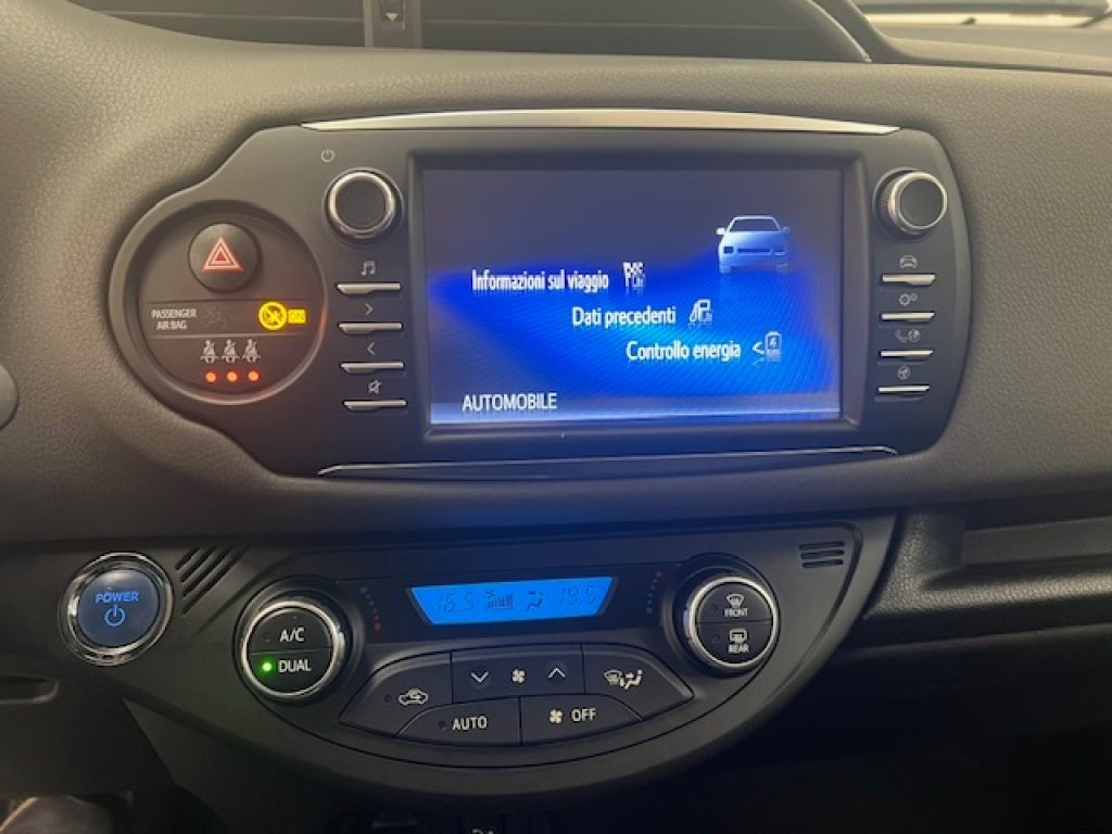 TOYOTA Yaris III 2017 -  5p 1.5h Lounge Red/Bronze - 7