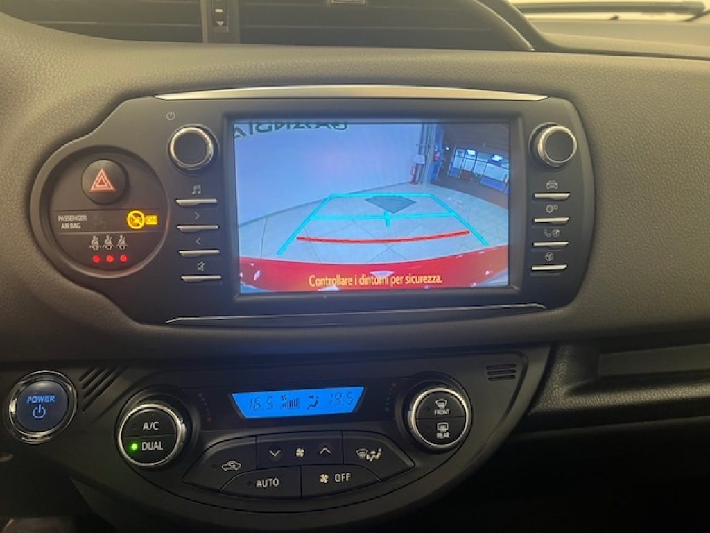 TOYOTA Yaris III 2017 -  5p 1.5h Lounge Red/Bronze - 8