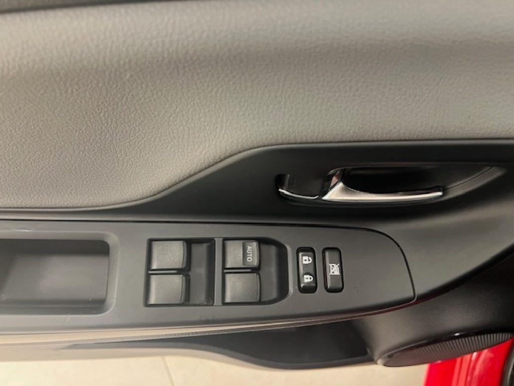 TOYOTA Yaris III 2017 -  5p 1.5h Lounge Red/Bronze - 10