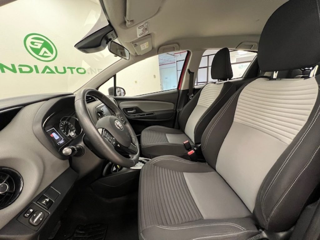 TOYOTA Yaris III 2017 -  5p 1.5h Lounge Red/Bronze - 15