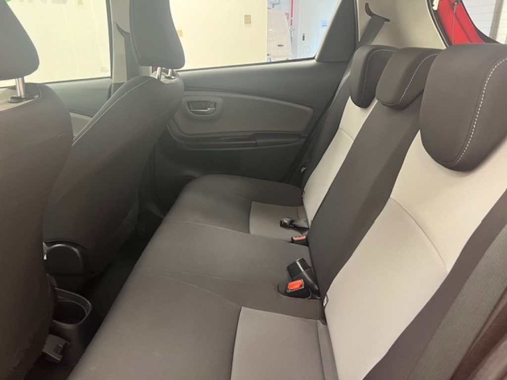 TOYOTA Yaris III 2017 -  5p 1.5h Lounge Red/Bronze - 16