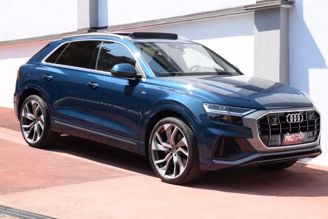 AUDI Q8 Azzurro metallizzato