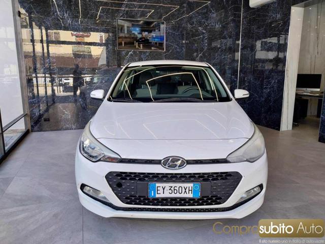 HYUNDAI i20 Bianco pastello