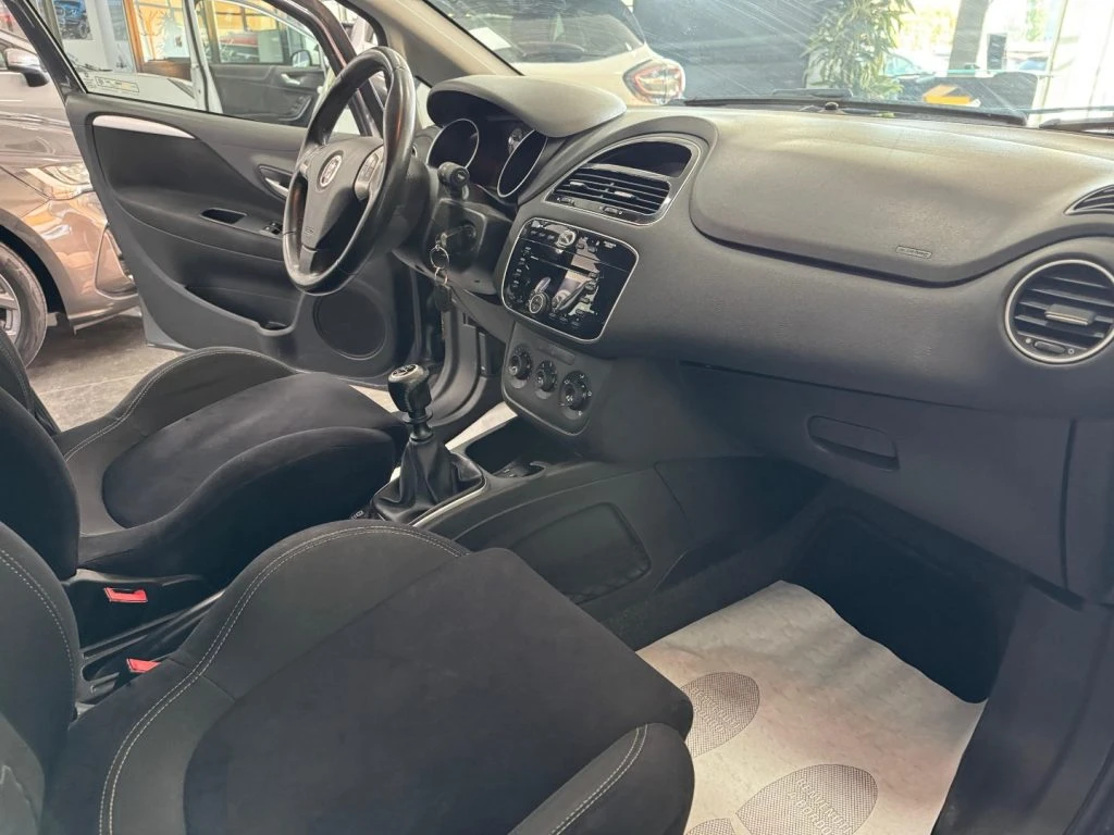FIAT Punto 1.4 8V 5 porte Natural Power Street - 11