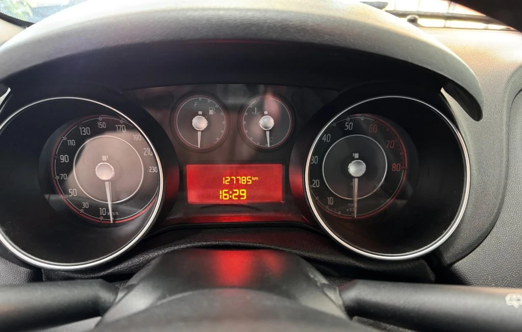 FIAT Punto 1.4 8V 5 porte Natural Power Street - 14