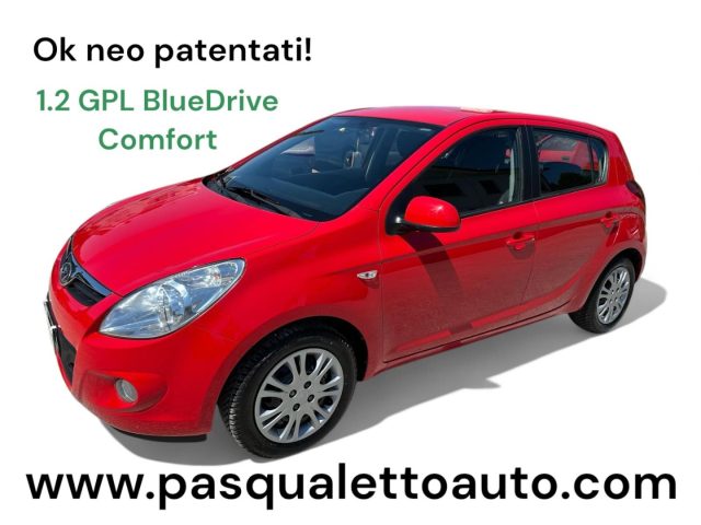 HYUNDAI i20 Rosso pastello