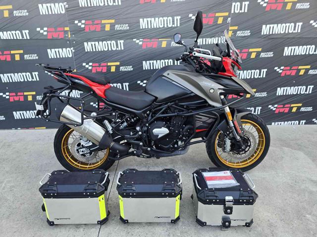 QJ MOTOR SRT 800SX Nero pastello